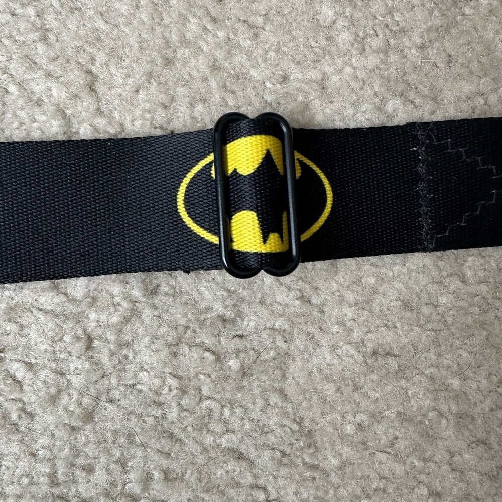 Buckle Down Seat Belt Batman L DC Comics
Yellow Bat Signal Adjustable - Picture 4 of 10